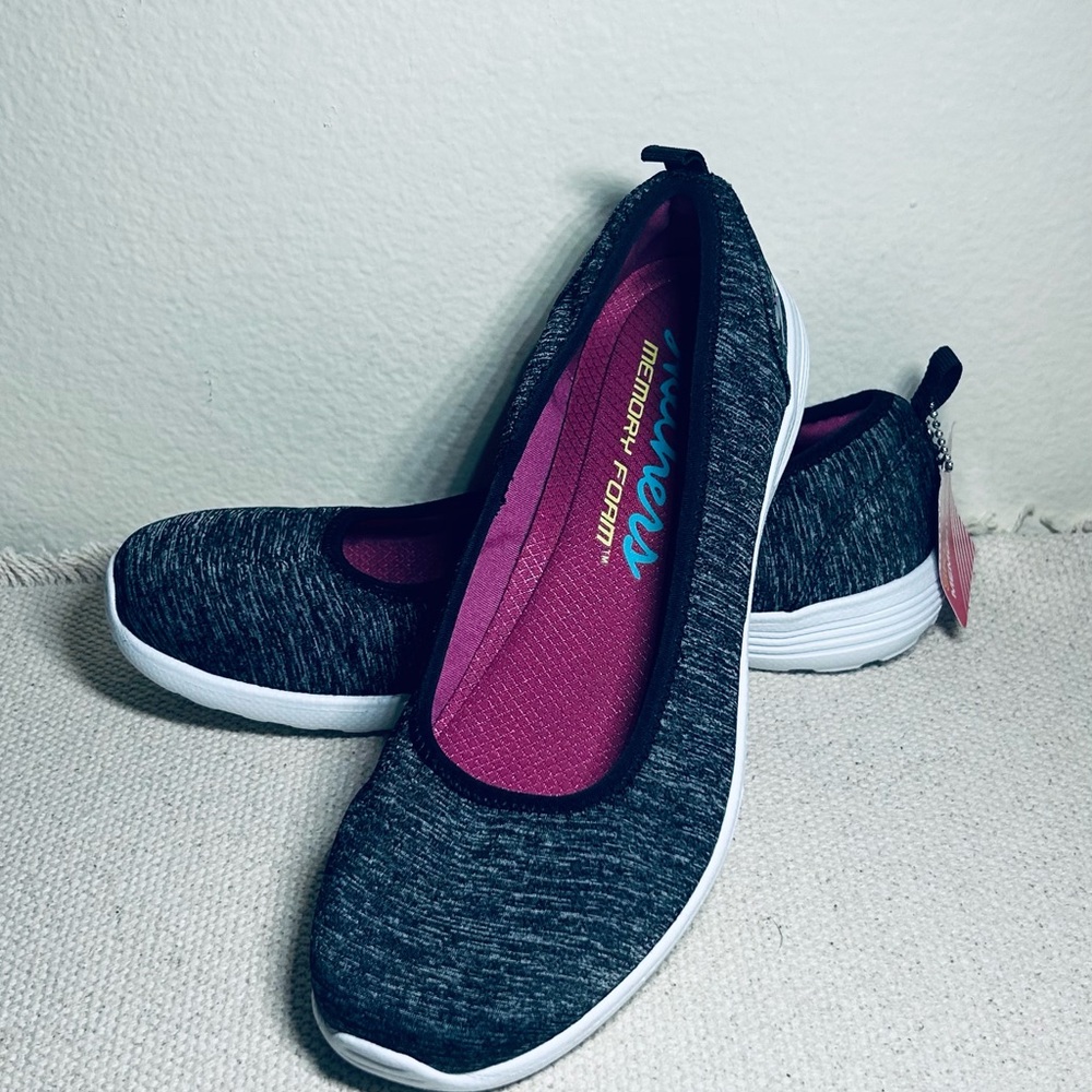 Skechers Women's Black and Gray Slip-On Sneakers